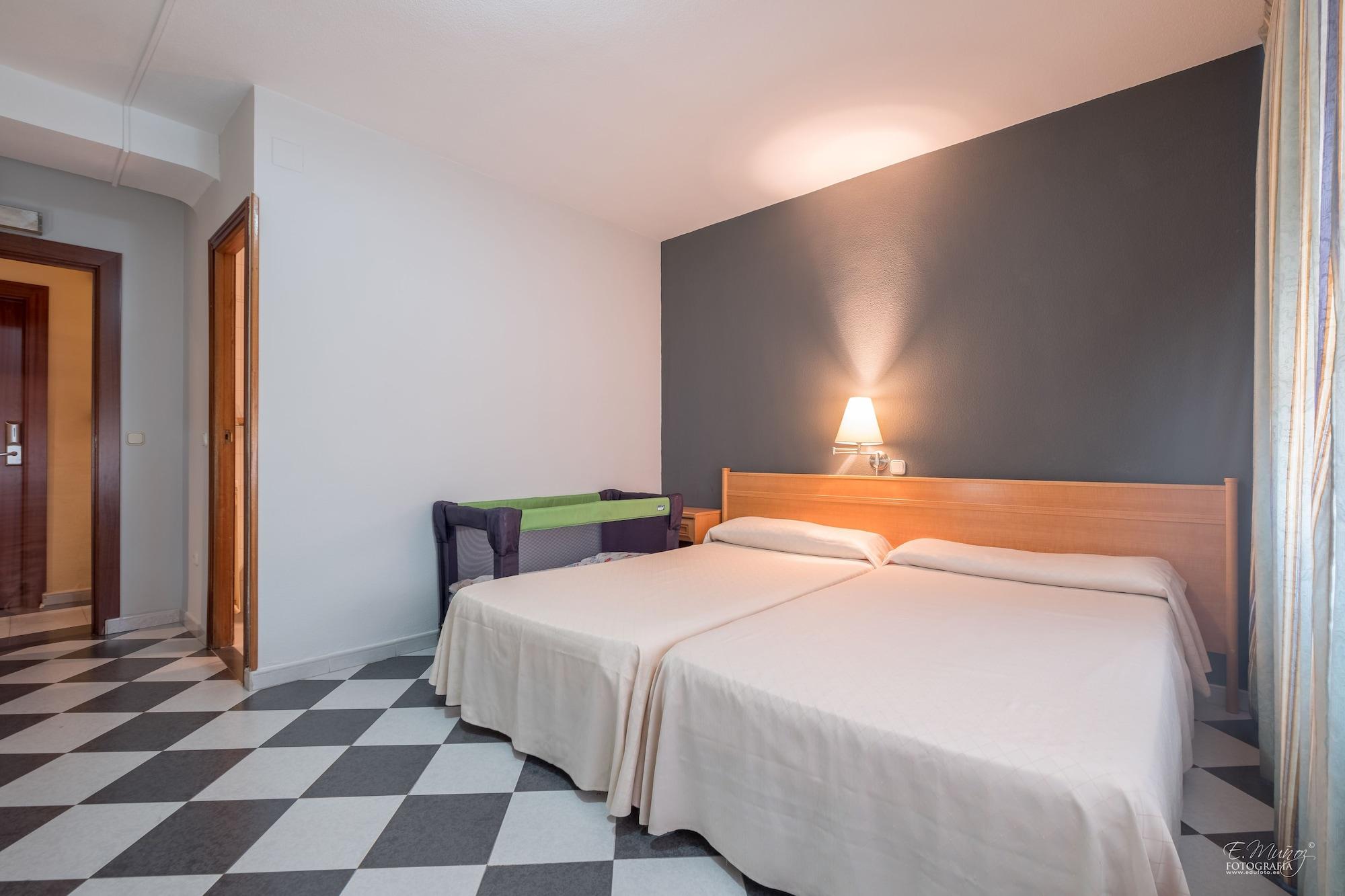 Hotel Vivar Grinon Exterior photo