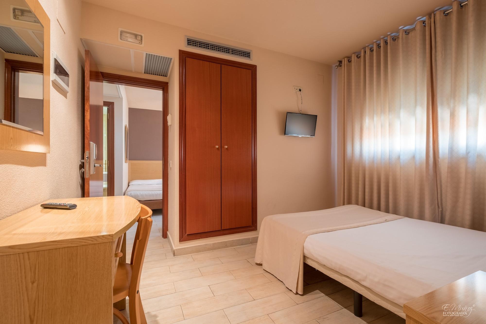 Hotel Vivar Grinon Exterior photo