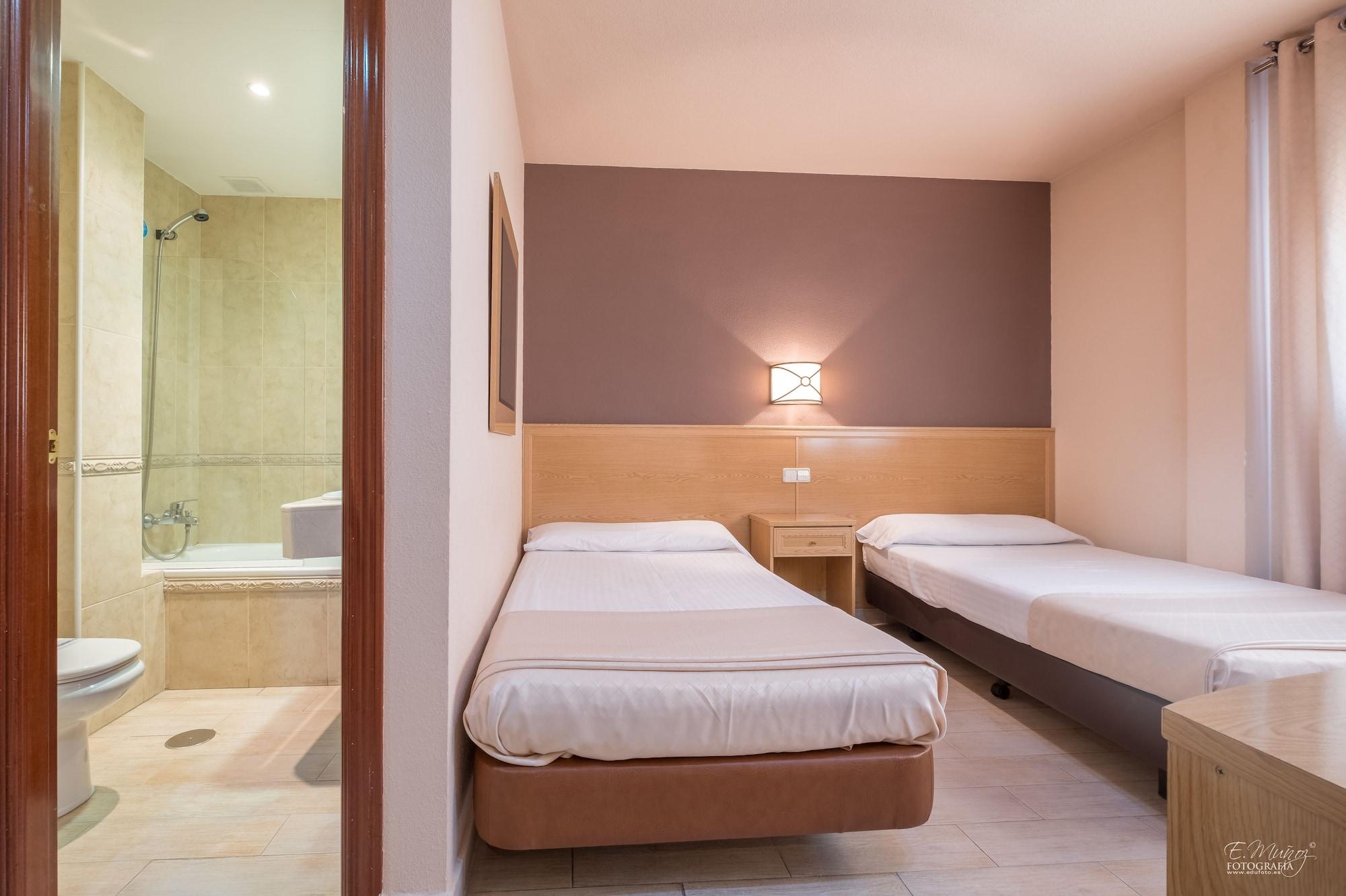 Hotel Vivar Grinon Exterior photo