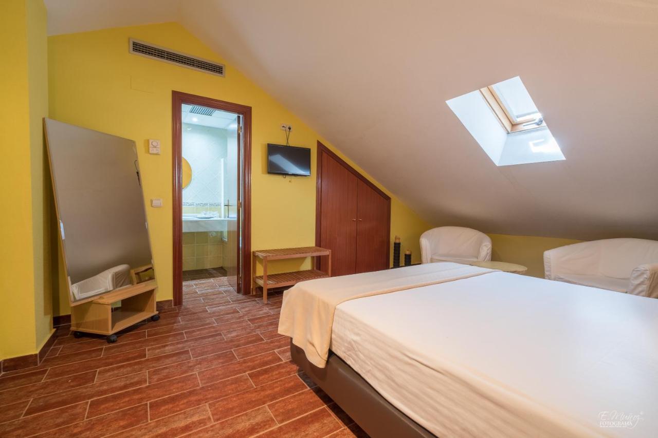 Hotel Vivar Grinon Exterior photo