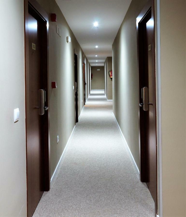 Hotel Vivar Grinon Exterior photo