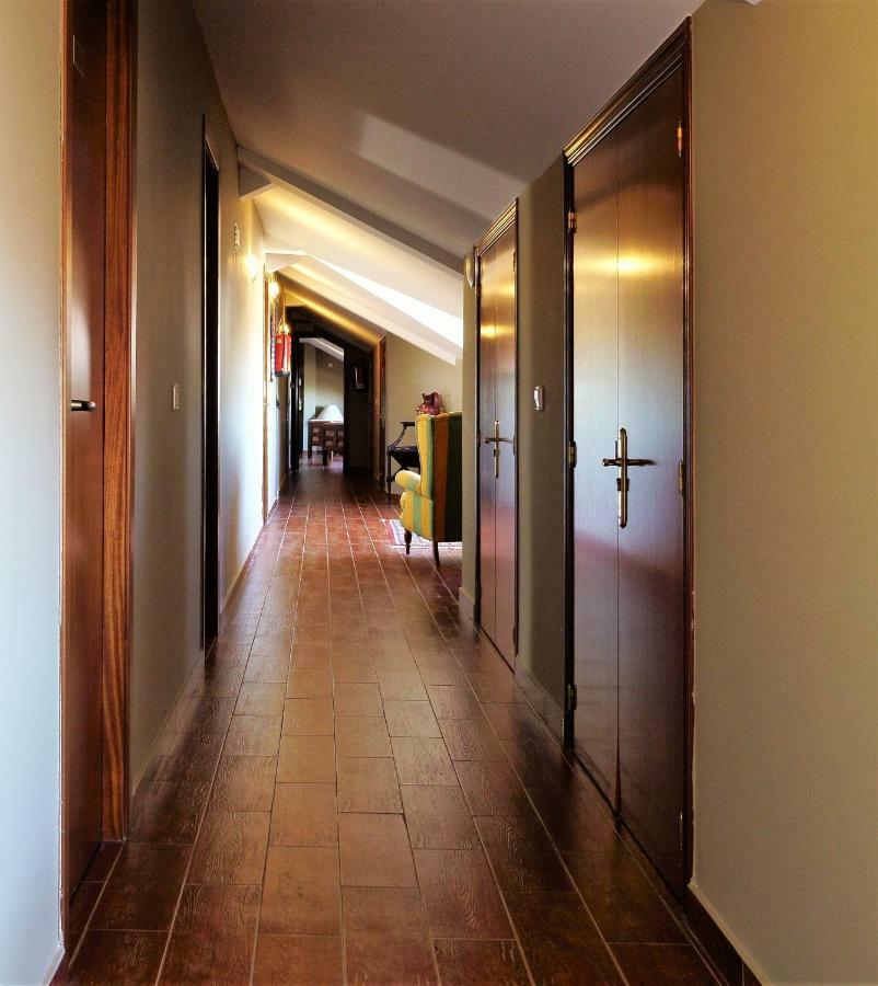 Hotel Vivar Grinon Exterior photo